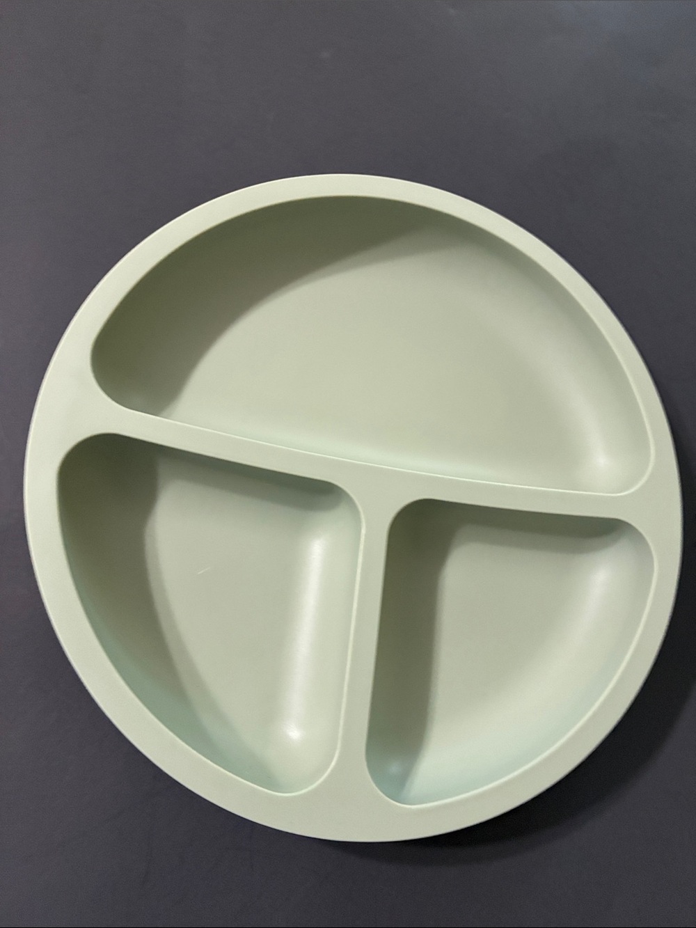 Wee Sprout - 3 SILICONE PLATES ( babies/toddlers) - Picture 5 of 9